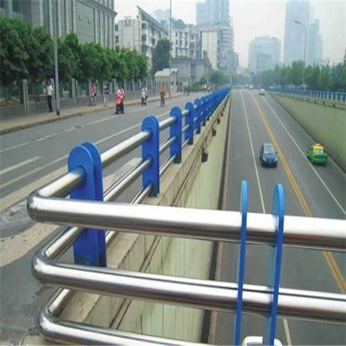 河流桥梁护栏寿命数年