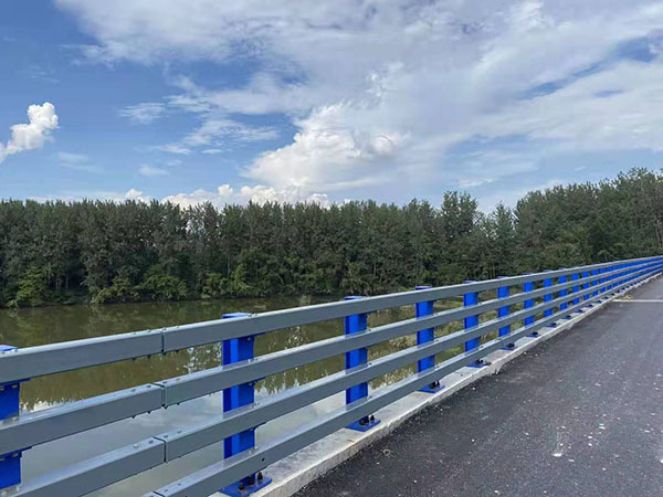 不锈钢复合管护栏自助厂家增多 市场竞争加剧 不锈钢复合管护栏自助厂家增多 市场竞争加剧